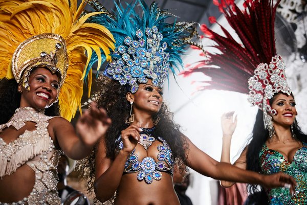 Comment découvrir les traditions de la danse samba au Brésil?